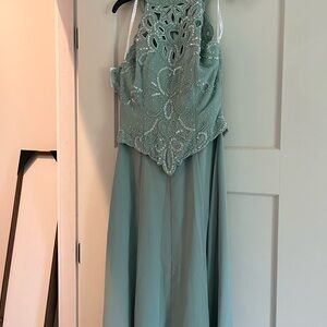 Elegant sage green mother of the groom dress nwt not altered comes with wrap